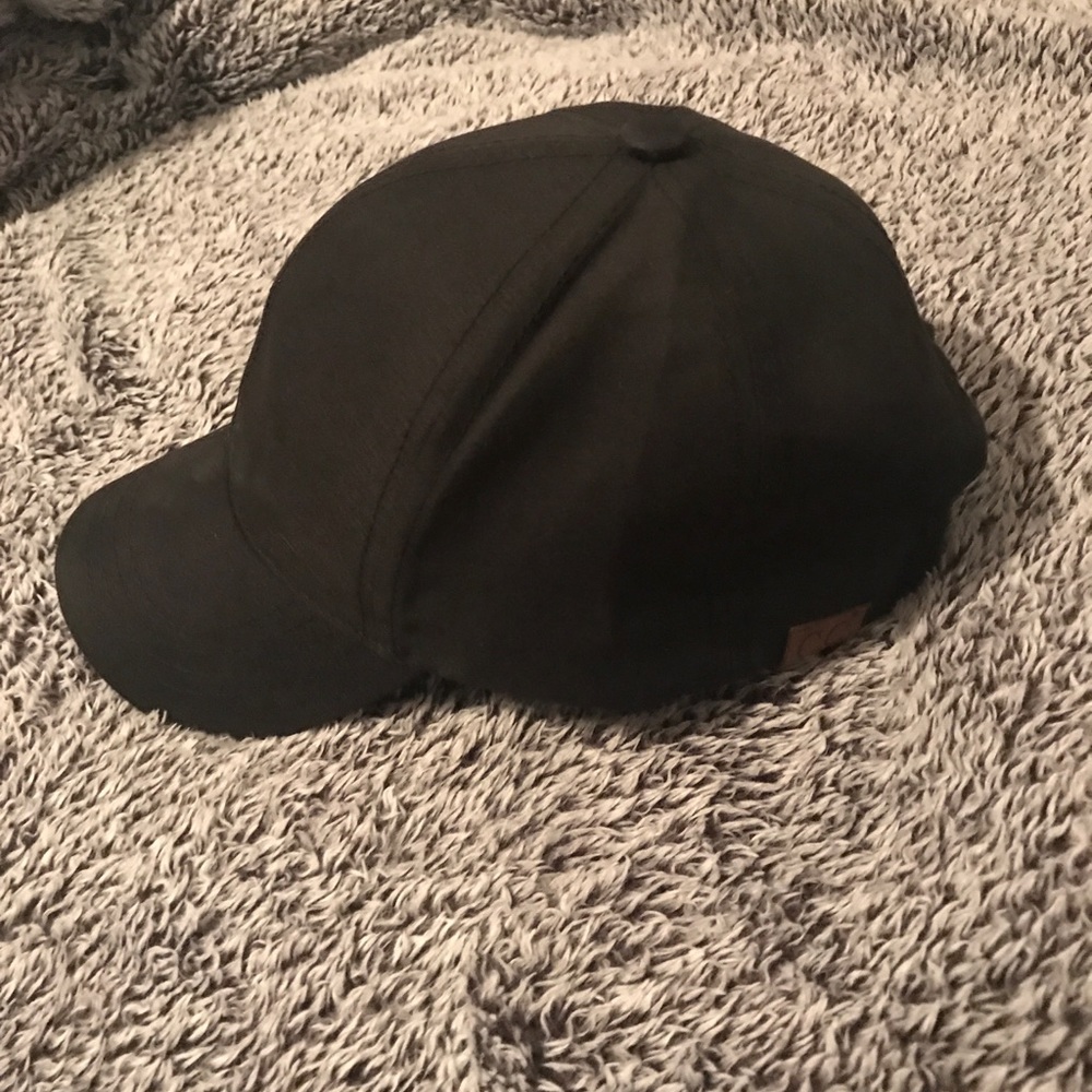 Black baseball cap - Picture 3 of 4